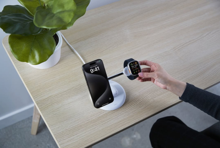 Apple dock charges three devices